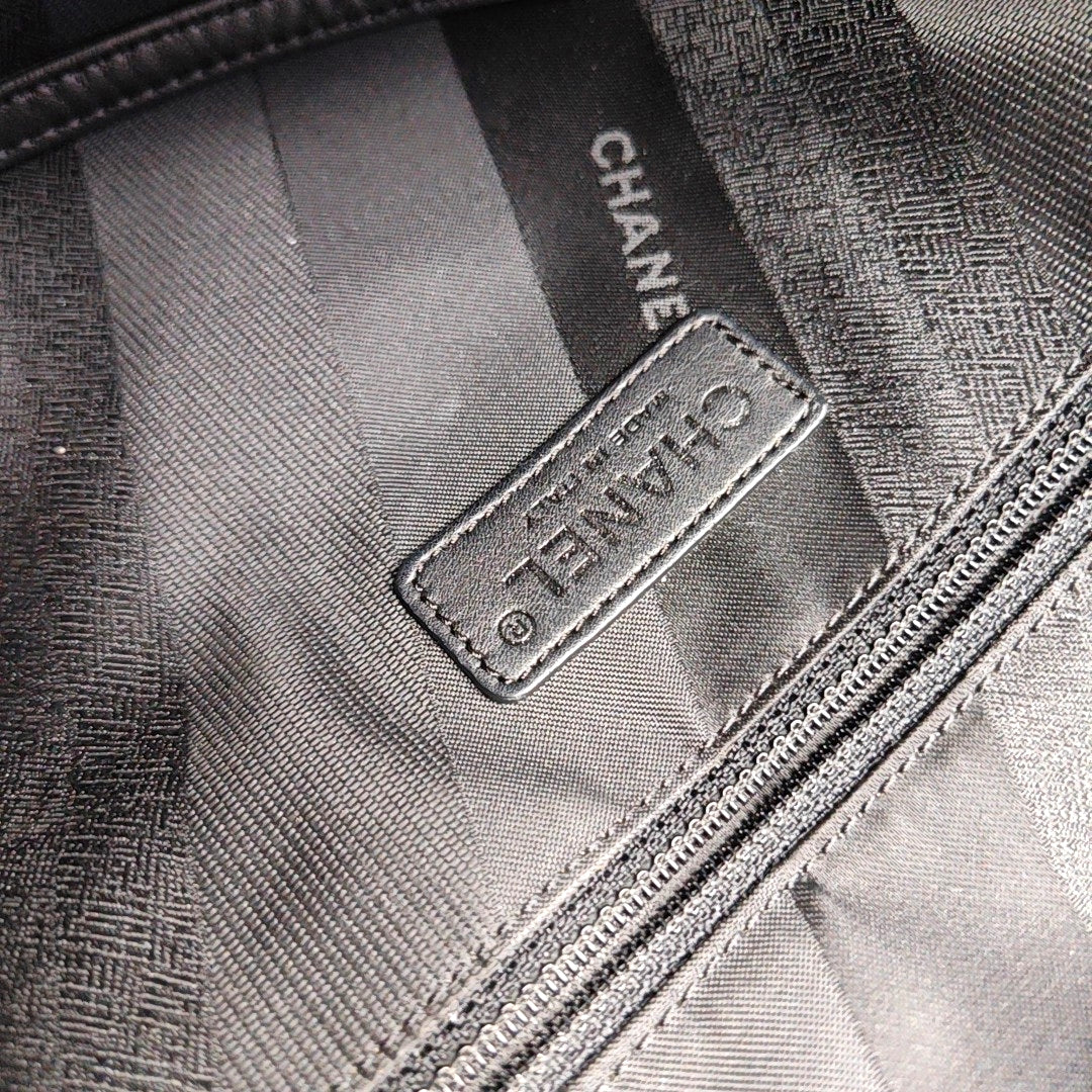 CHANEL PORTOBELLO Black Leather Diamond Quilted Single Shoulder Bag with Silver Hardware 13 opening-(SKU)-967525500