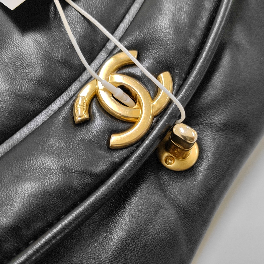 CHANEL VINTAGE PUFFY Black Lamb Leather Handbag with Gold Hardware 28 opening-(SKU)-954943772