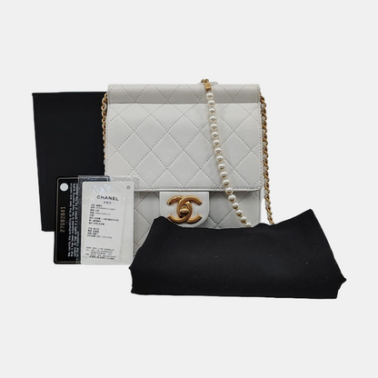 CHANEL CHIC PEARLS FLAP White Lamb Skin Quilted Single Shoulder Bag with Gold Hardware, 27 Clasp, Complete Accessories-(SKU)-959333982