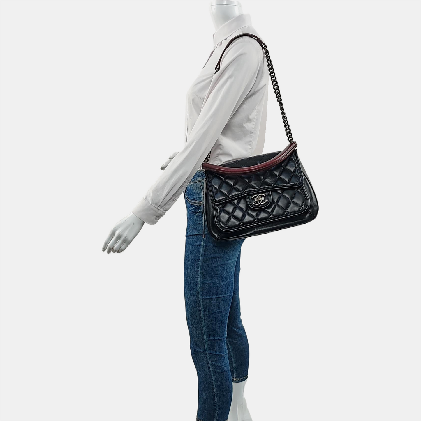 CHANEL PRESTIGE Black Calfskin Quilted Shoulder Bag with Palladium Hardware, 21 Clasp-(SKU)-966292993